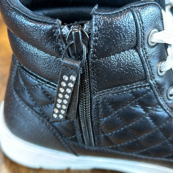 Sketchers - Picture 13 of 16